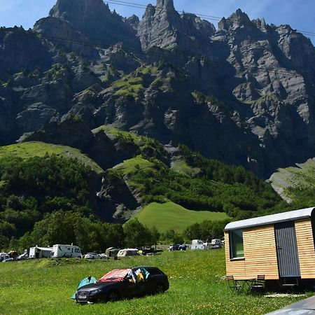 Campingplatz Mit Restaurant & Sportarena 洛伊克巴德 外观 照片