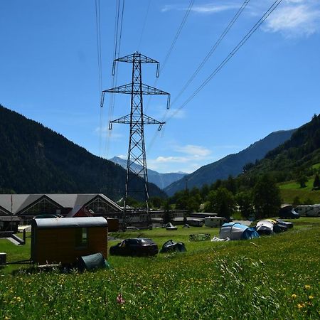 Campingplatz Mit Restaurant & Sportarena 洛伊克巴德 外观 照片