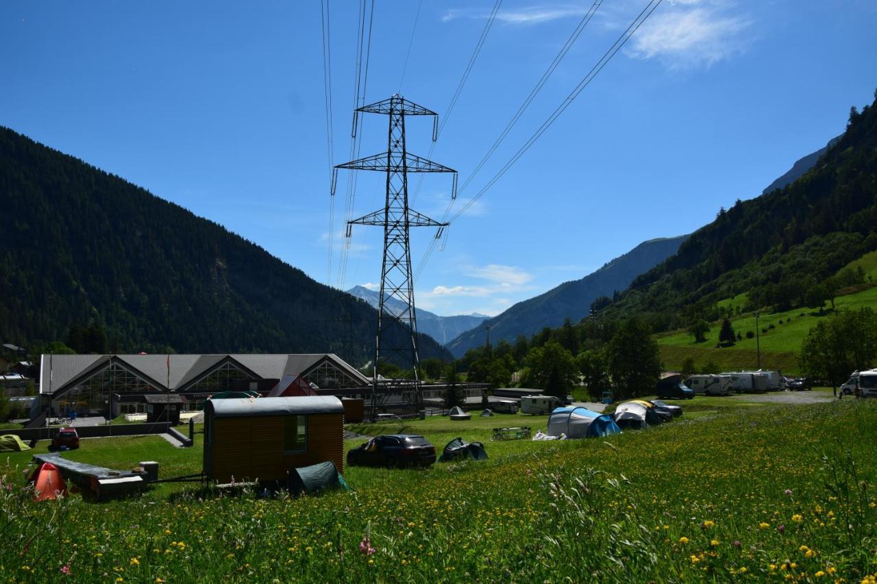 Campingplatz Mit Restaurant & Sportarena 洛伊克巴德 外观 照片