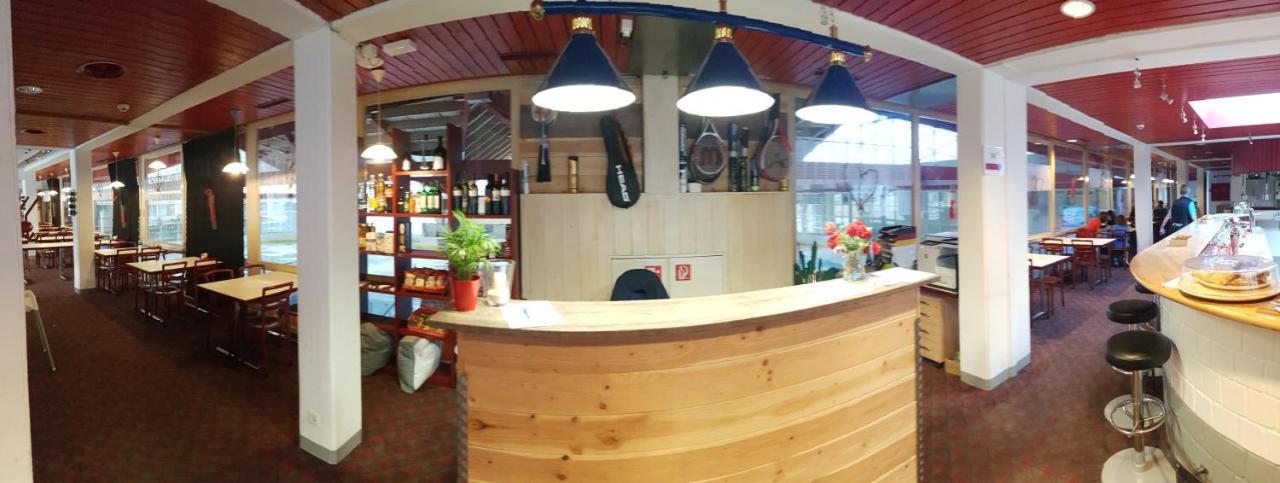 Campingplatz Mit Restaurant & Sportarena 洛伊克巴德 外观 照片